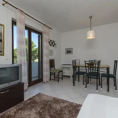 Apartment Dvornik *