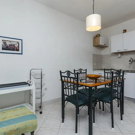 Dvornik Apartment *