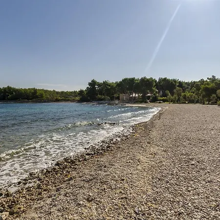 Dvornik * Mirca (Brac)
